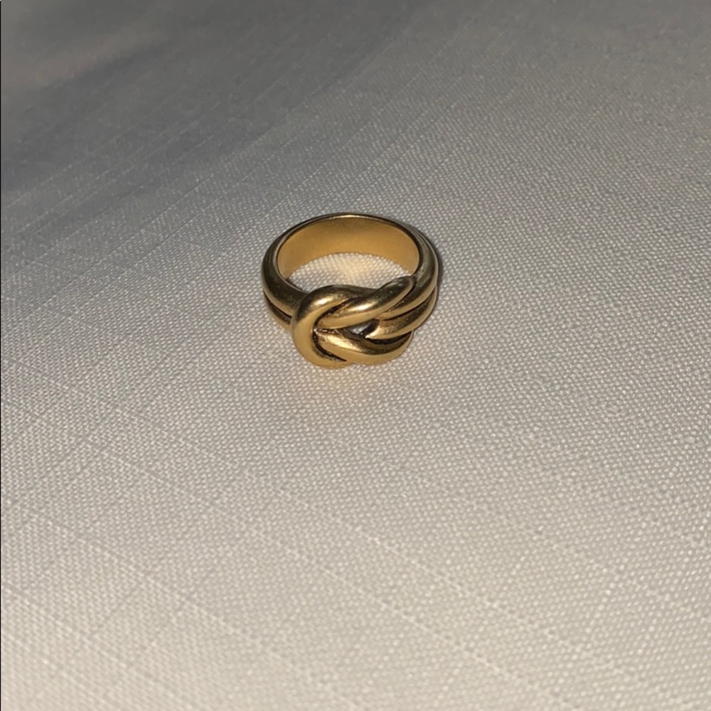 Knot ring